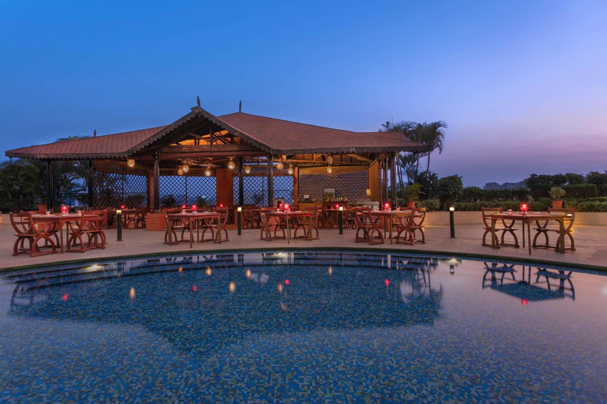 Sheraton Grand Pune Bund Garden Hotel Екстериор снимка